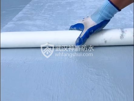 新型屋面防水“一布三涂”施工方案